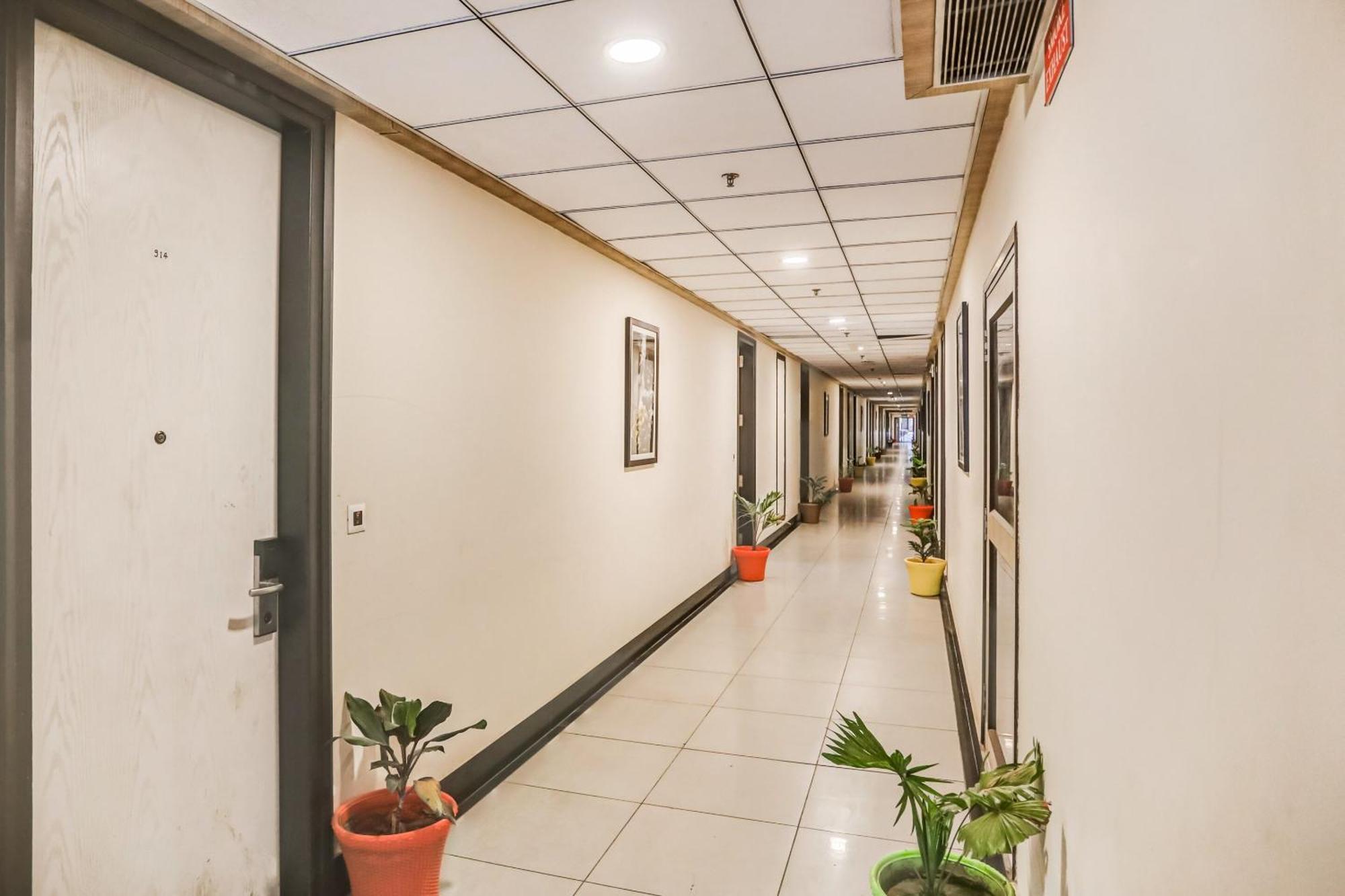 Collection O Limewood Stay Gurgaon Exteriör bild
